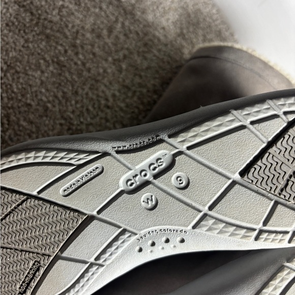 Crocs Women Adela Boots Size 9 Gray Faux Fur Suede Snow Outdoor Winter Shoes - Picture 4 of 6